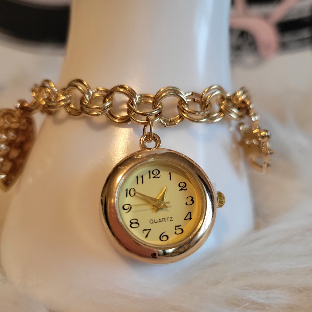 Elegant Gold Women's Chain Bracelet Watch